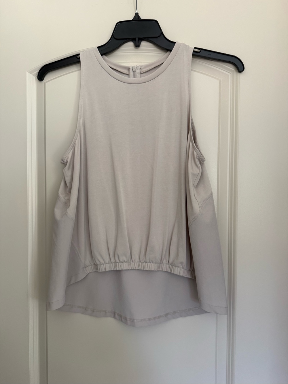 Relaxed High-Low Sleeveless Tank Top in Light Cream